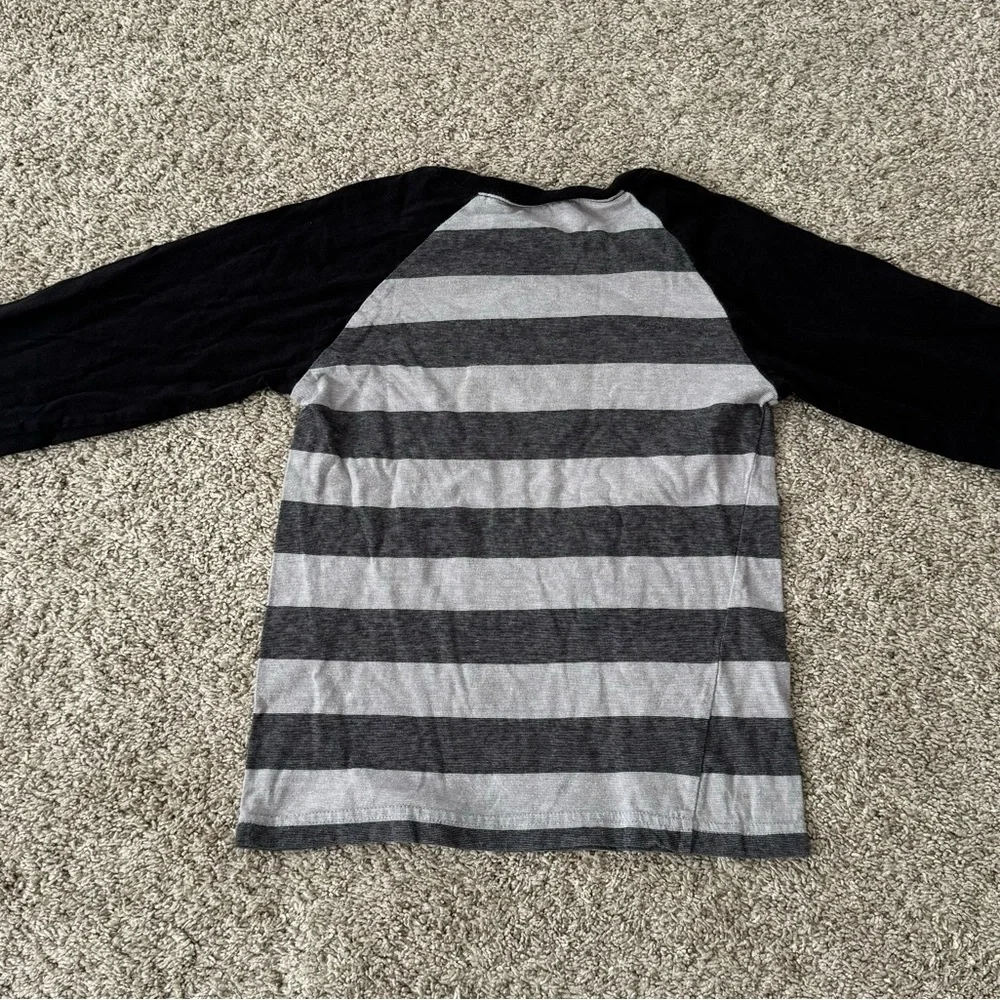Boys Quicksilver striped black and gray long sleeve T Shirt Size 7
